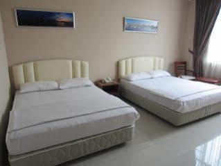 Mendu Inn Кучинг Экстерьер фото